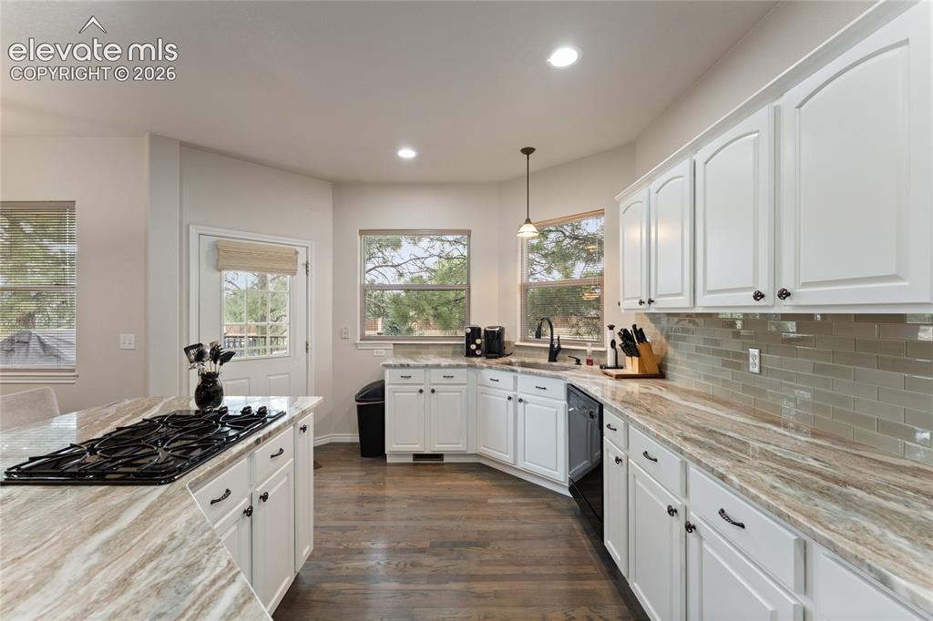 Image 19 of 48: Kitchen