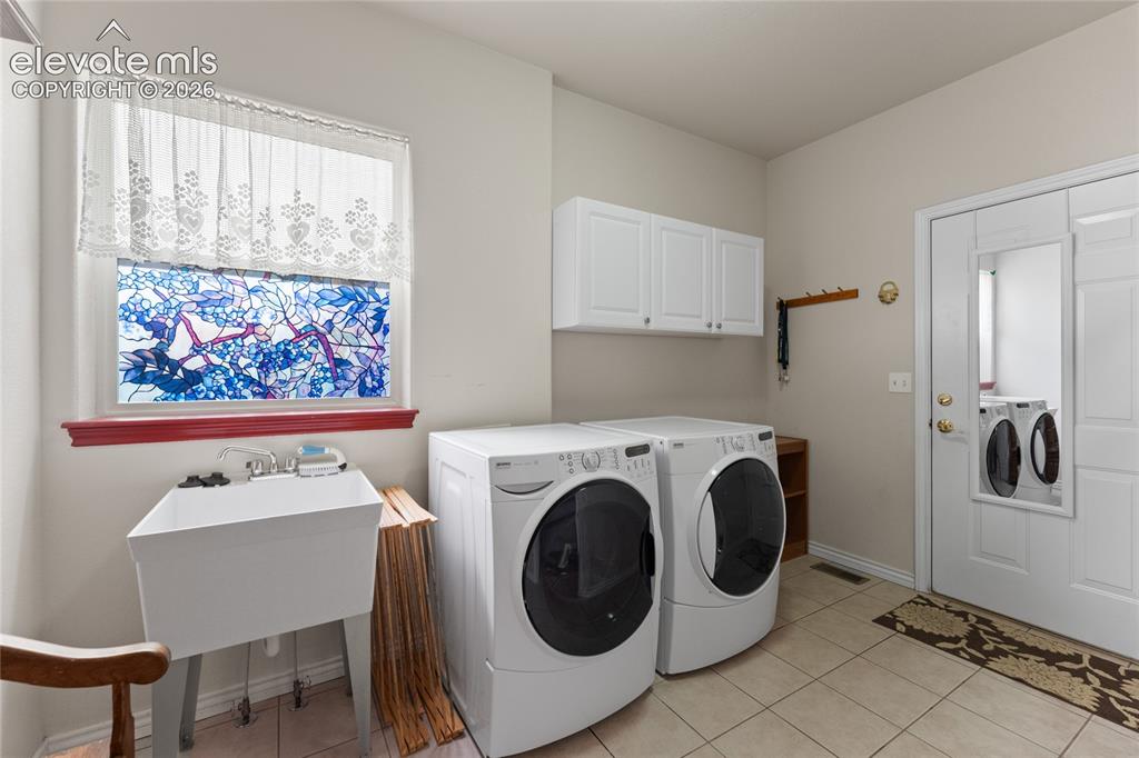 Image 23 of 48: Laundry