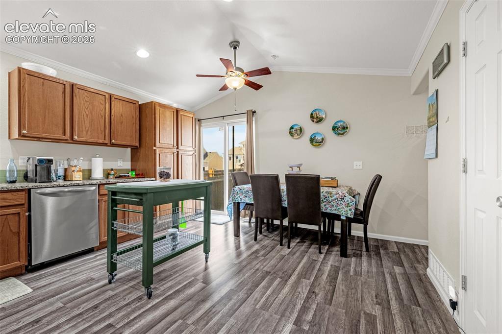 Image 7 of 38: Kitchen