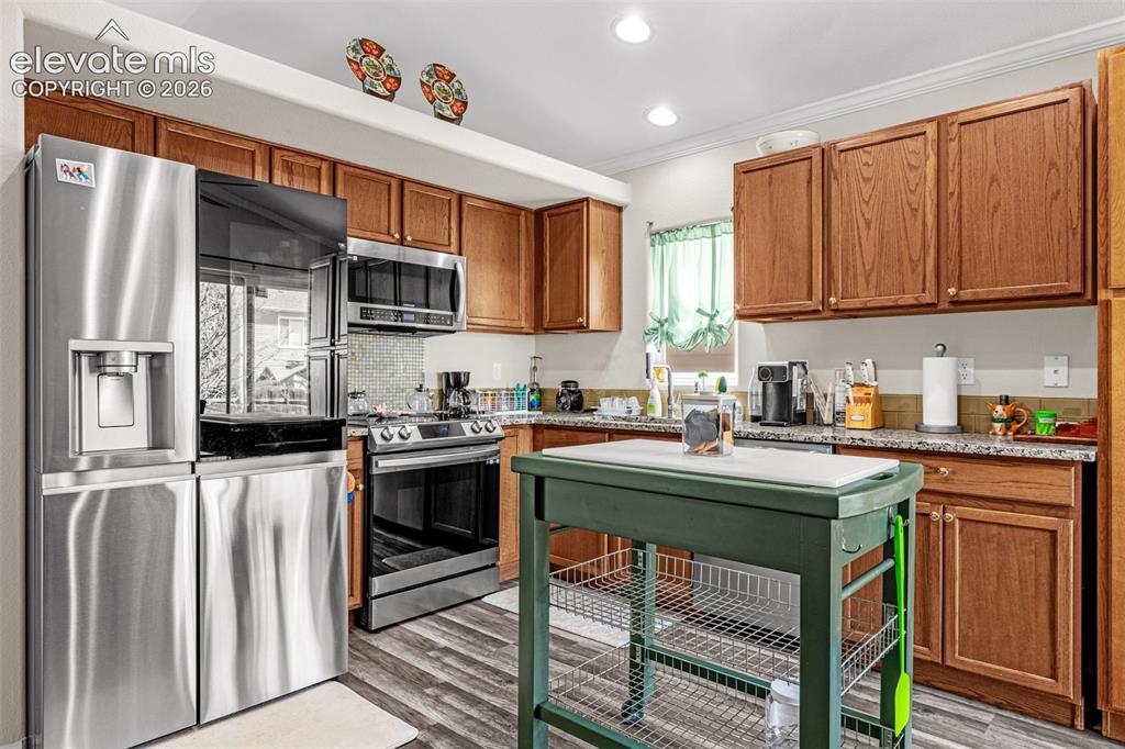 Image 9 of 38: Kitchen