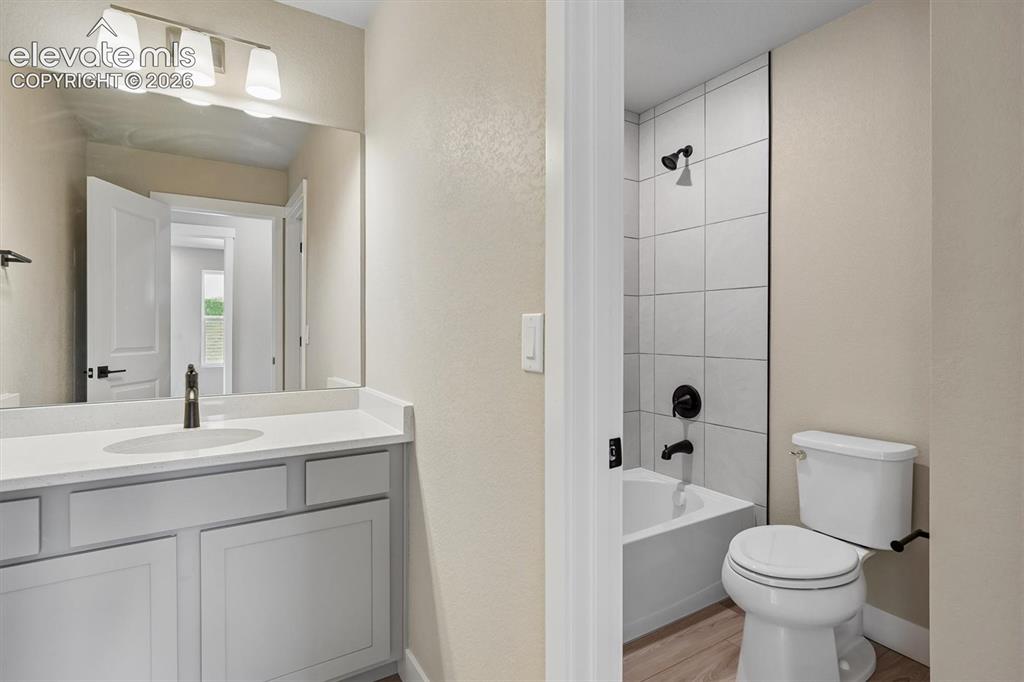 Image 14 of 26: Bathroom