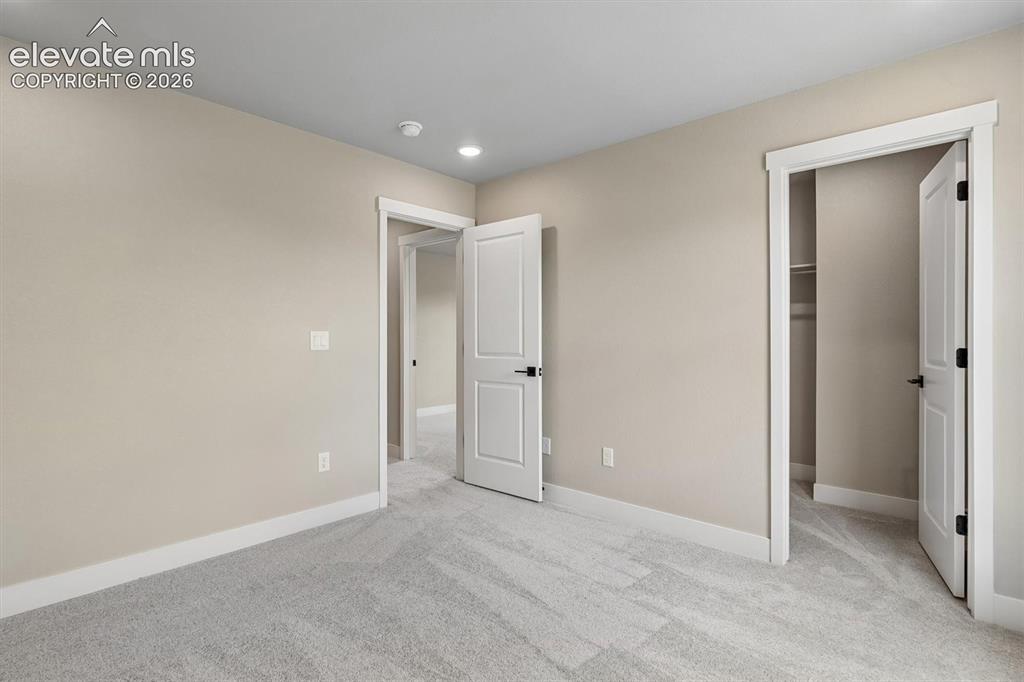 Image 16 of 26: Bedroom