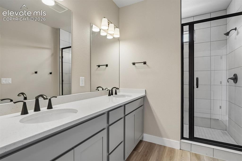 Image 19 of 26: Bathroom