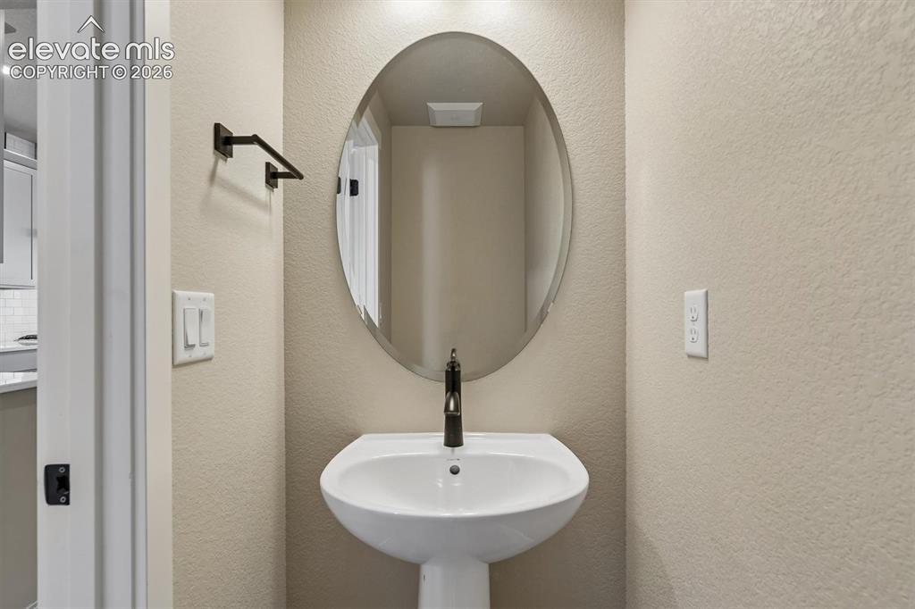 Image 21 of 26: Bathroom