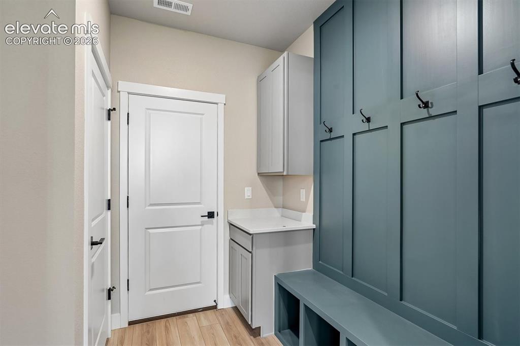 Image 22 of 26: Mud Room