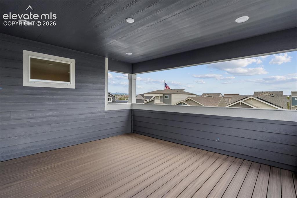 Image 4 of 26: Deck