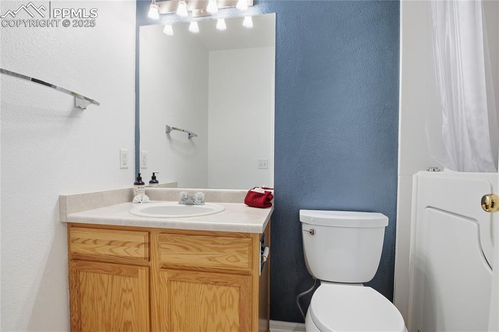 Image 18 of 39: Bathroom