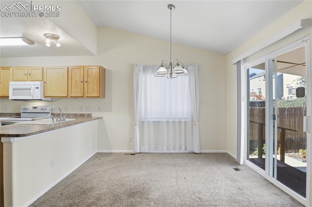 Image 26 of 39: Dining Area