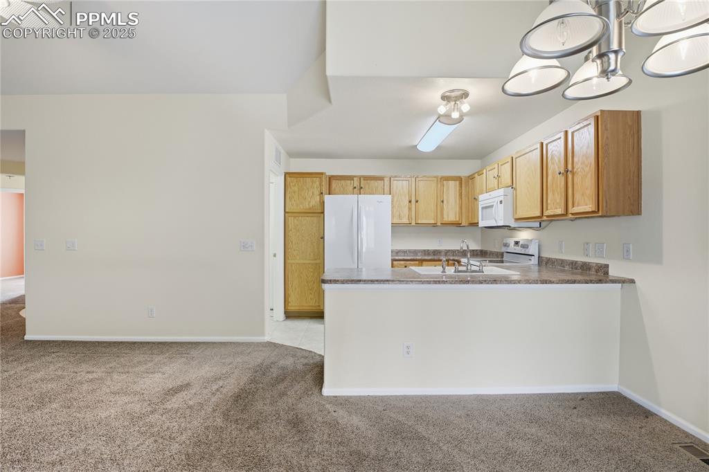 Image 29 of 39: Kitchen