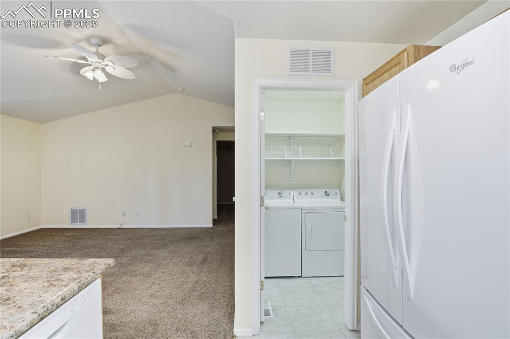 Image 32 of 39: Laundry