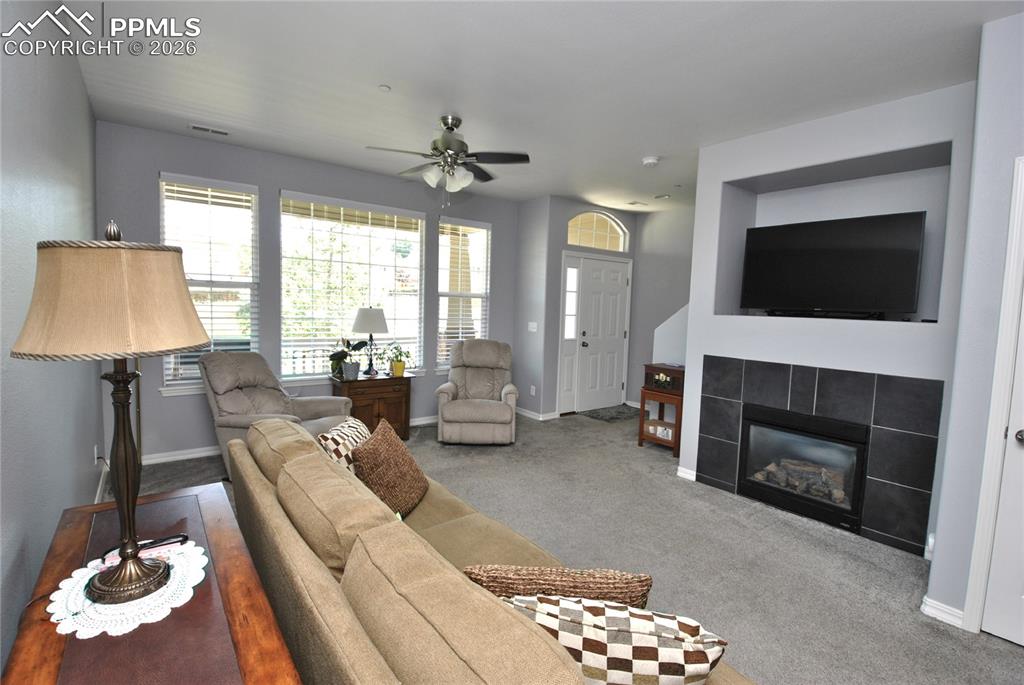 Image 4 of 20: Living Room