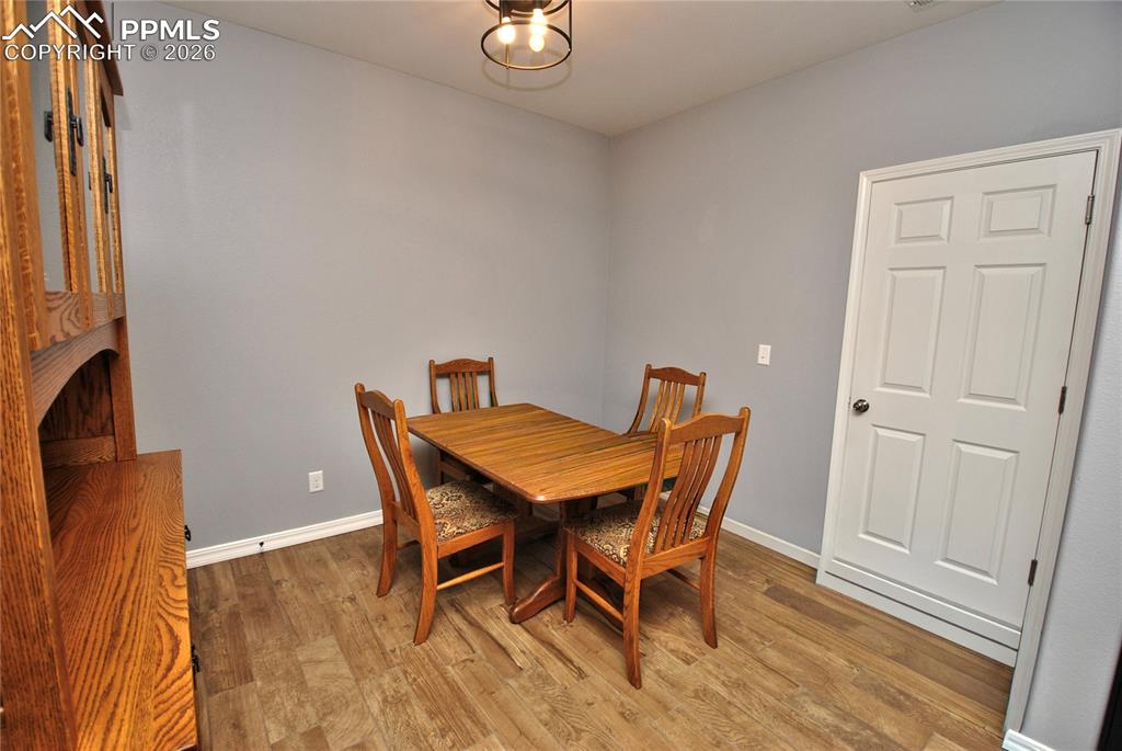 Image 7 of 20: Dining Area