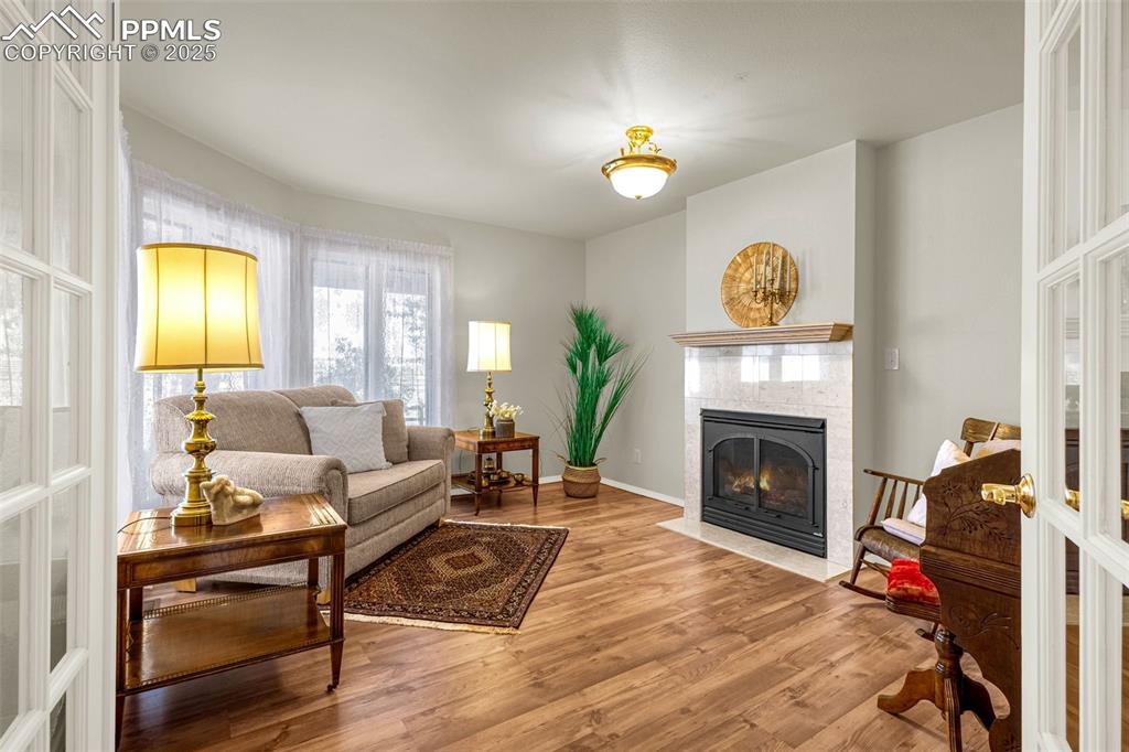 Image 18 of 50: Sitting Room