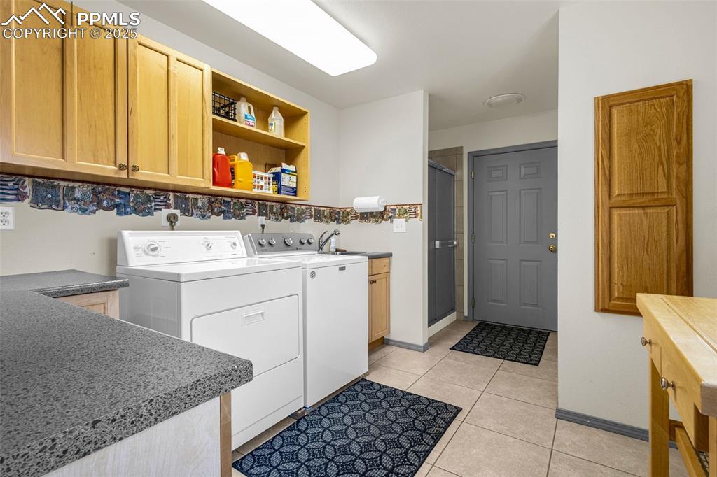 Image 30 of 50: With 3/4 Bathroom