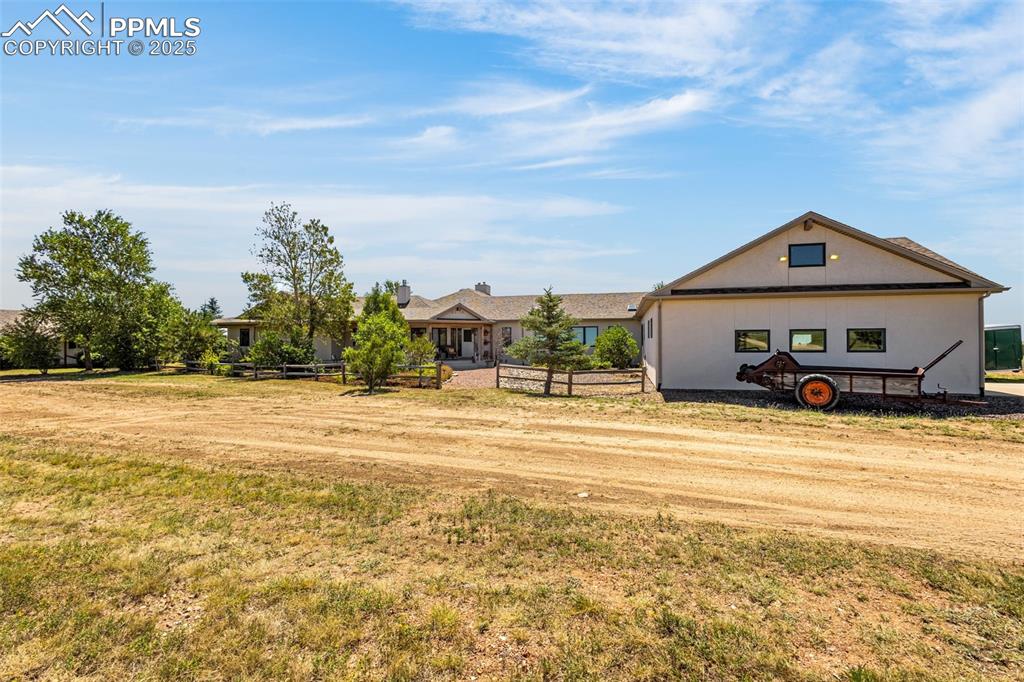 Image 40 of 50: Front Yard view