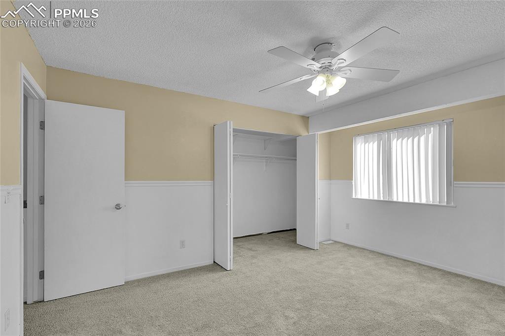 Image 10 of 14: Bedroom