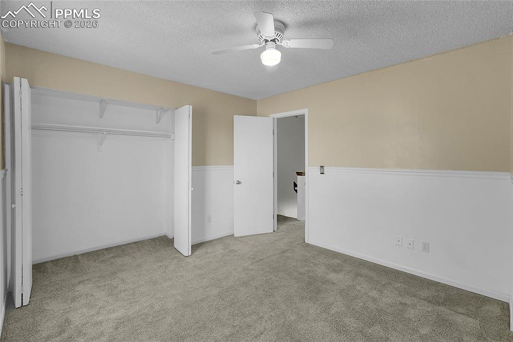 Image 12 of 14: Bedroom