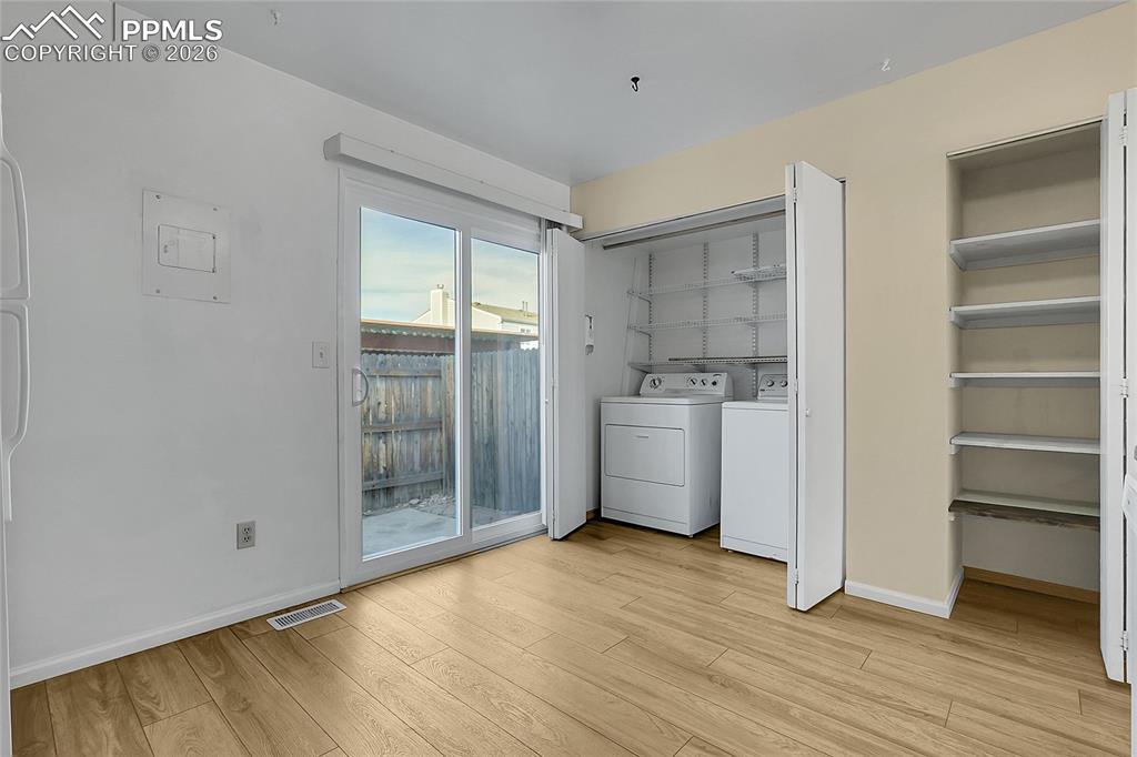 Image 7 of 14: Laundry