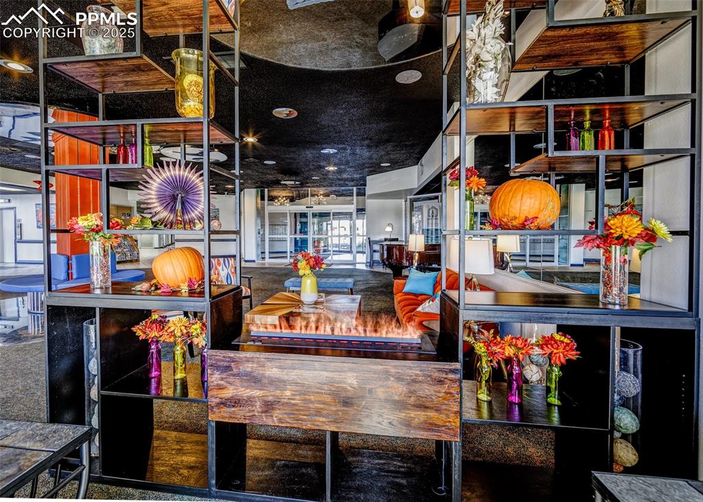 Image 36 of 37: Lobby