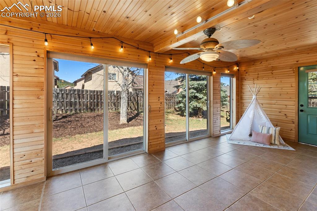 Image 15 of 50: Sun Room