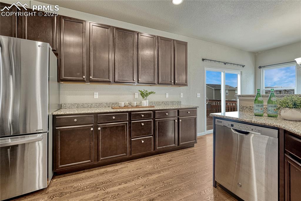 Image 12 of 50: Kitchen