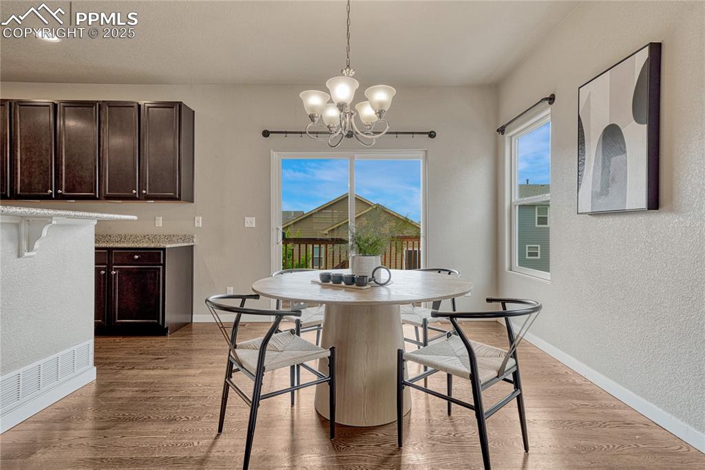 Image 8 of 50: Dining Area