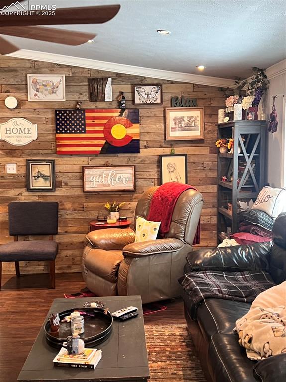 Image 11 of 21: Great Room