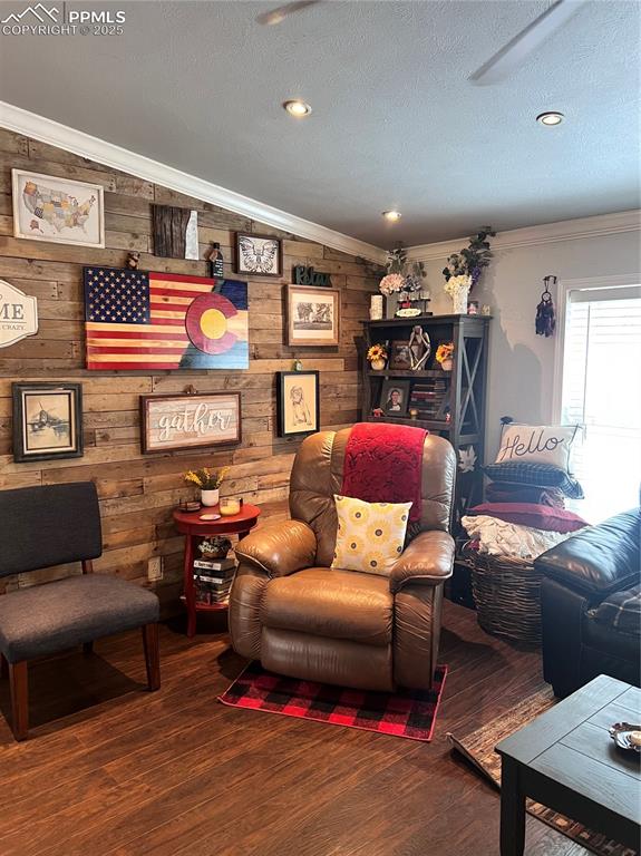 Image 16 of 21: Great Room