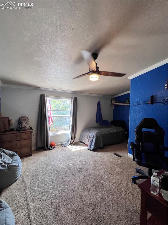 Image 17 of 21: Bedroom