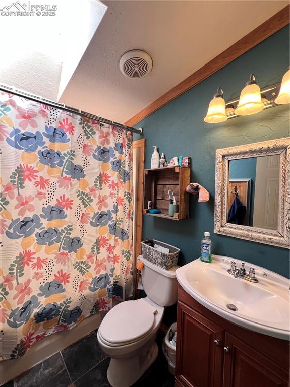 Image 3 of 21: Bathroom