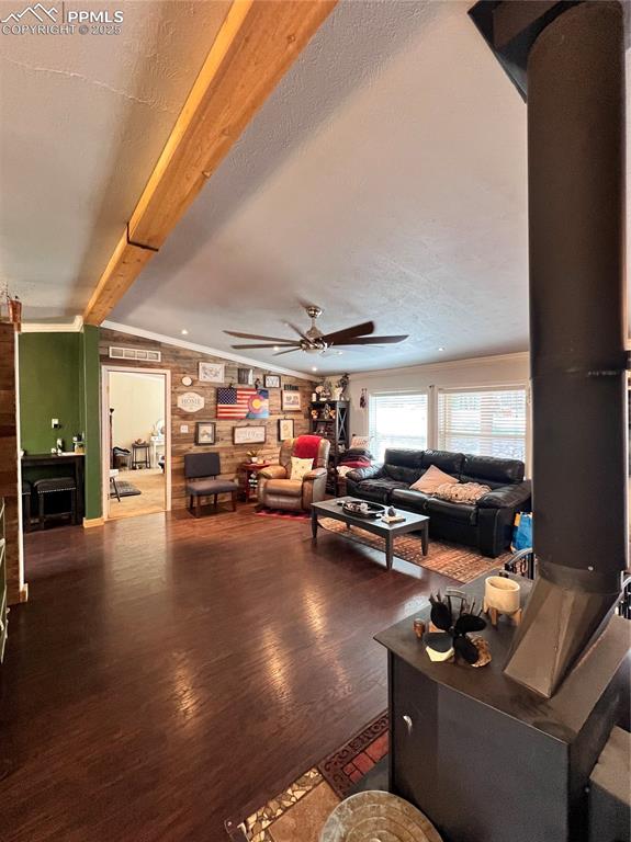 Image 5 of 21: Great Room