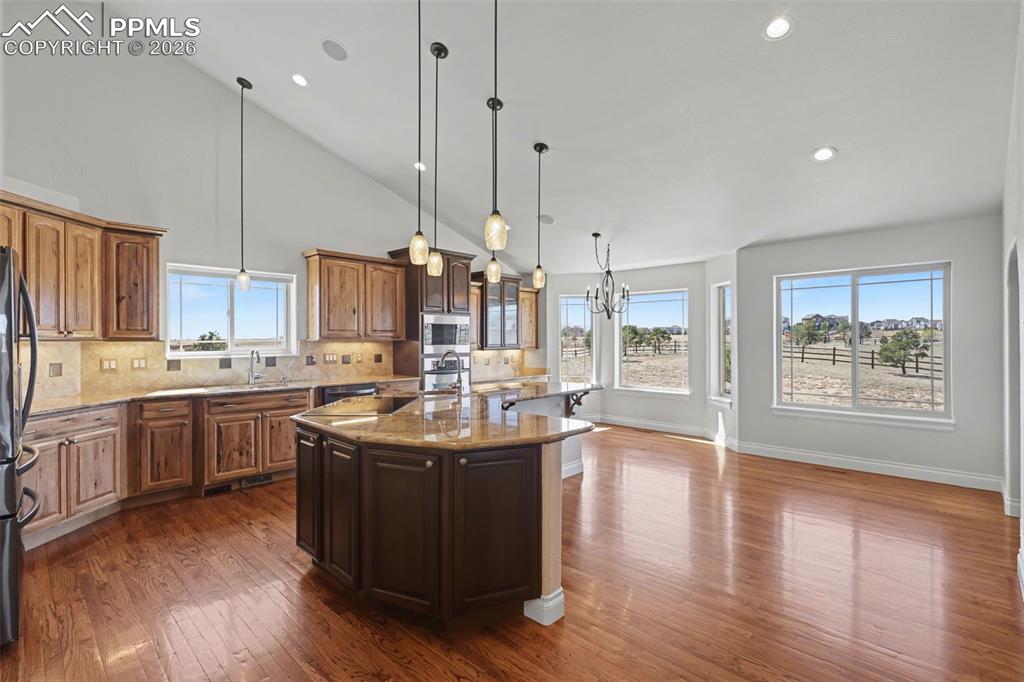 Image 12 of 50: Gourmet Kitchen, Large Island, Granite Countertops, Stainless Steel Applian