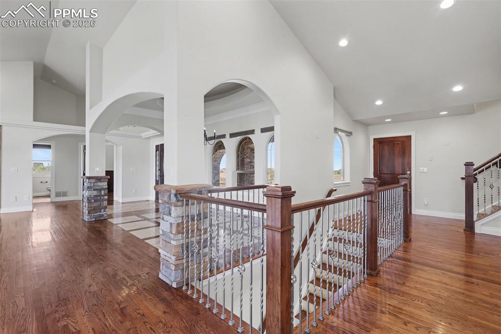 Image 20 of 50: Hallway