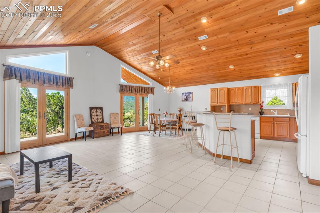 Image 10 of 43: Kitchen