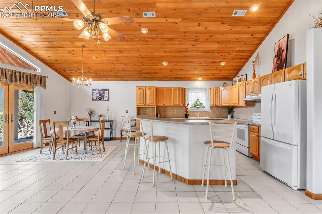 Image 11 of 43: Kitchen