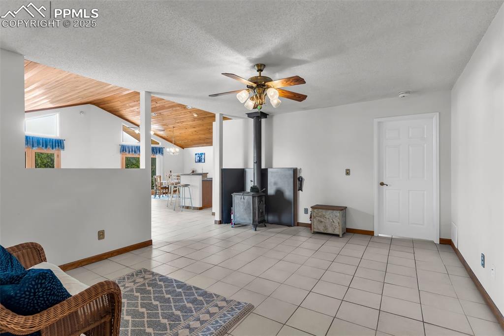 Image 15 of 43: Living Room