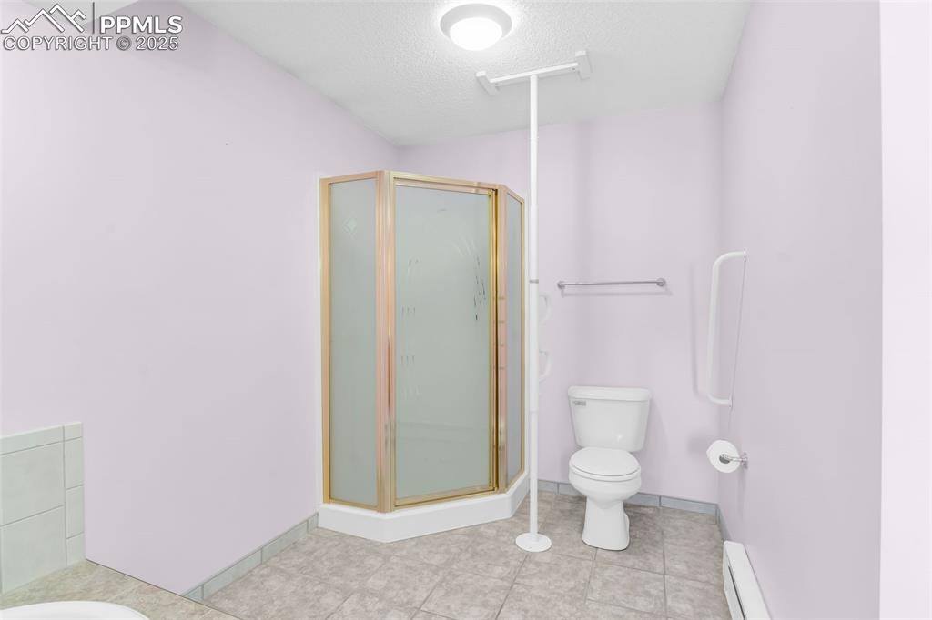 Image 19 of 43: Bathroom