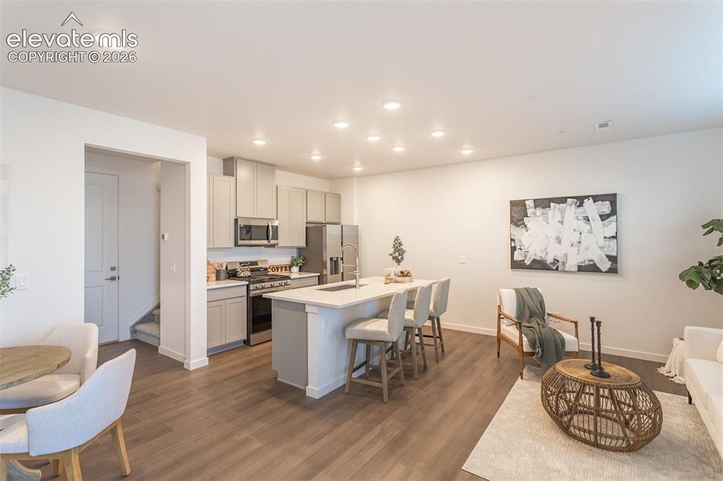 Image 18 of 28: Kitchen