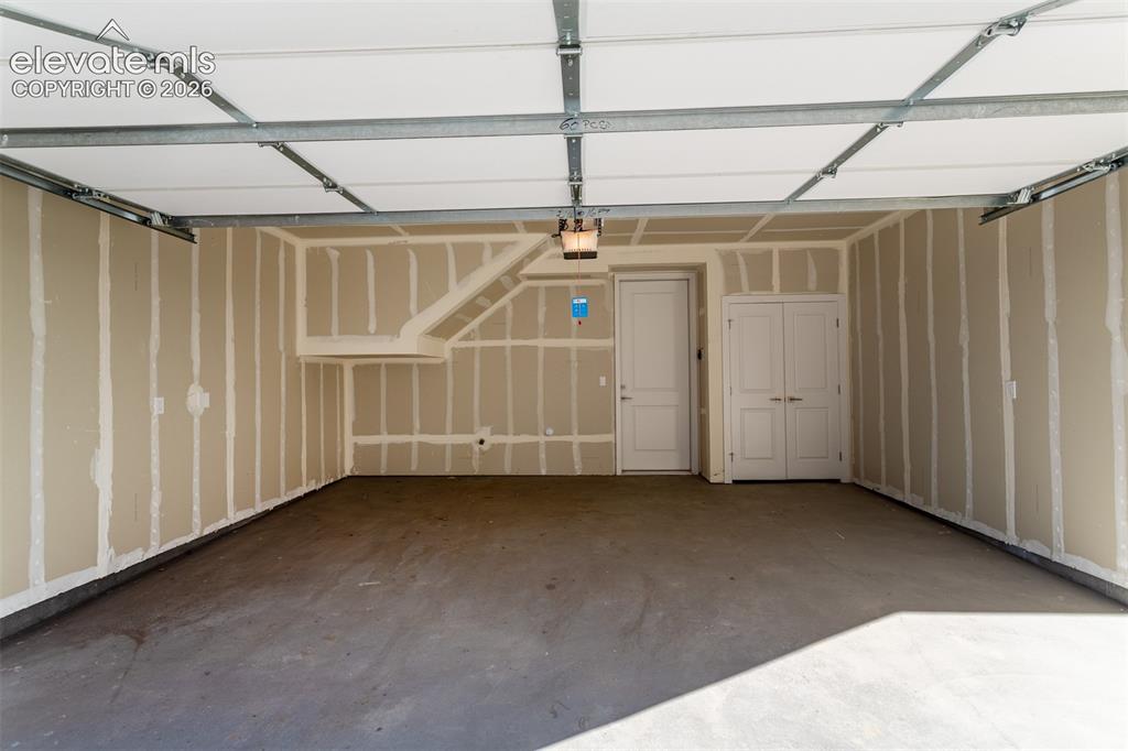 Image 28 of 28: Garage