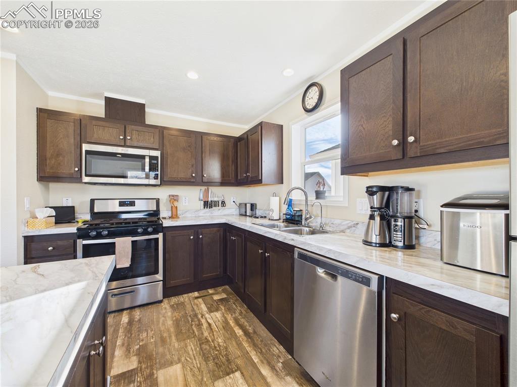 Image 11 of 41: Kitchen