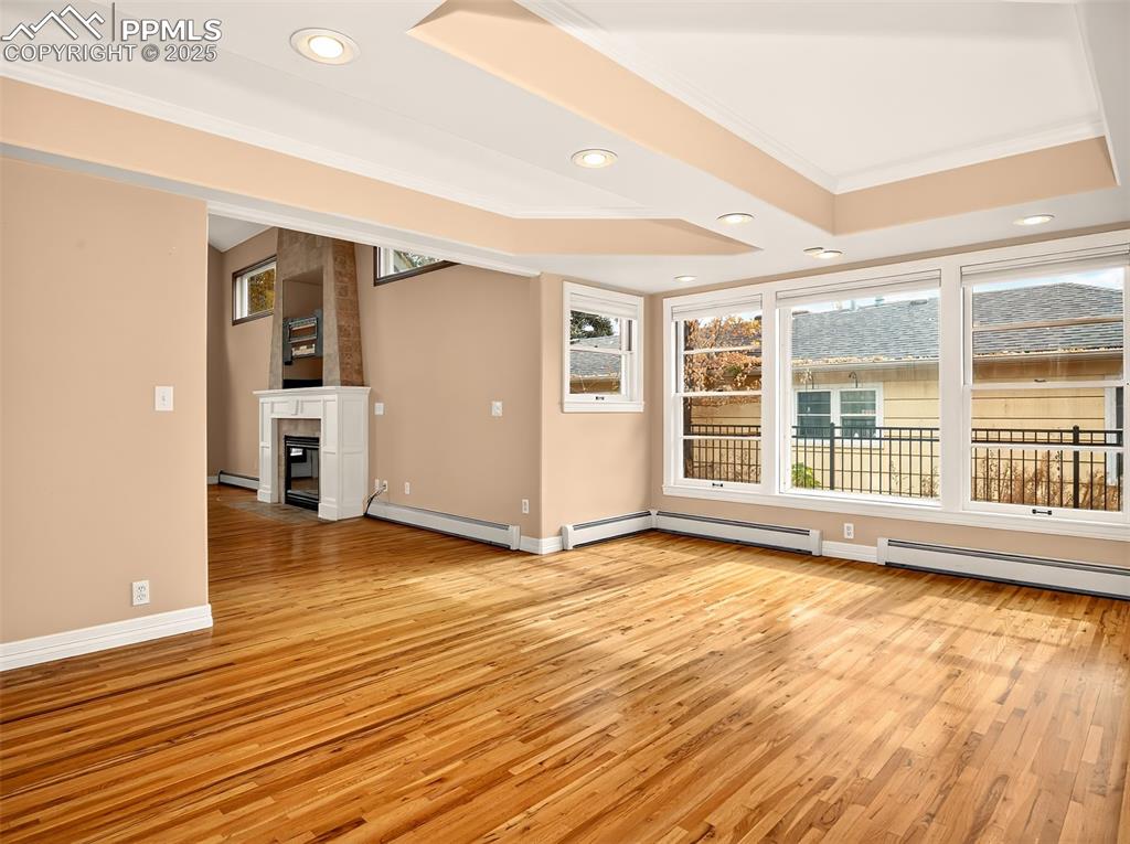 Image 14 of 50: Office