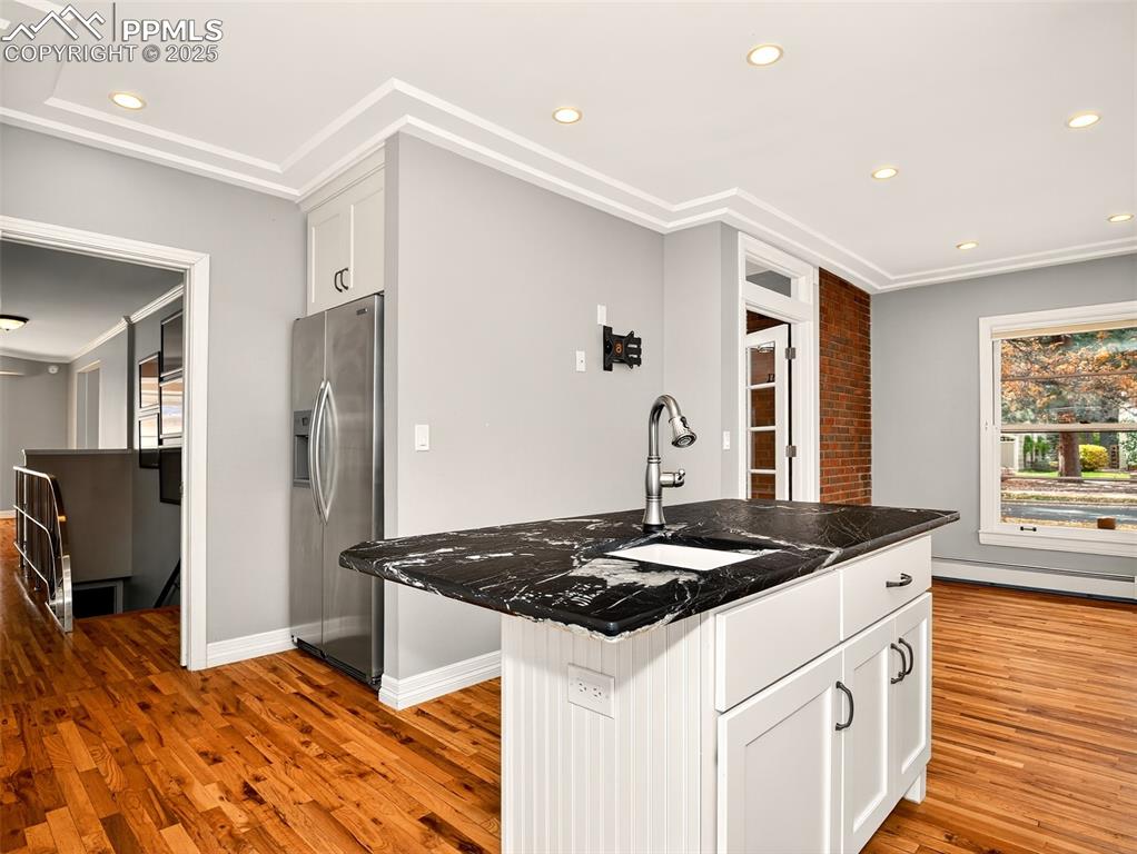 Image 19 of 50: Kitchen