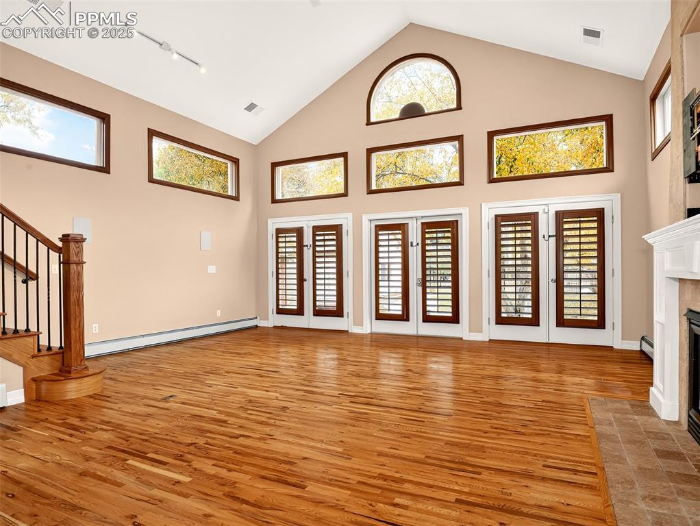 Image 21 of 50: Great Room