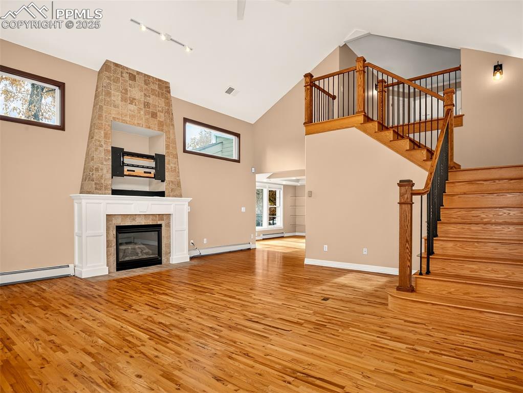 Image 23 of 50: Great Room