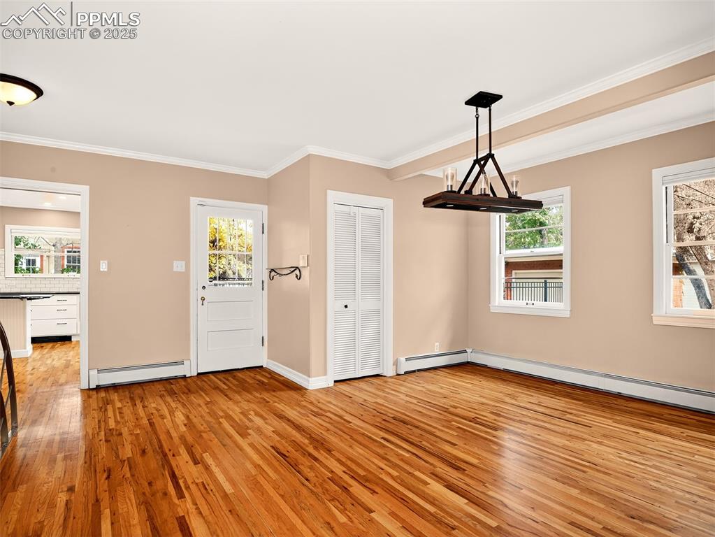 Image 25 of 50: Game Room