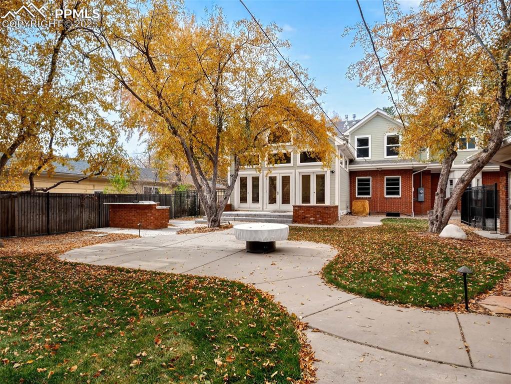 Image 3 of 50: Back of Structure