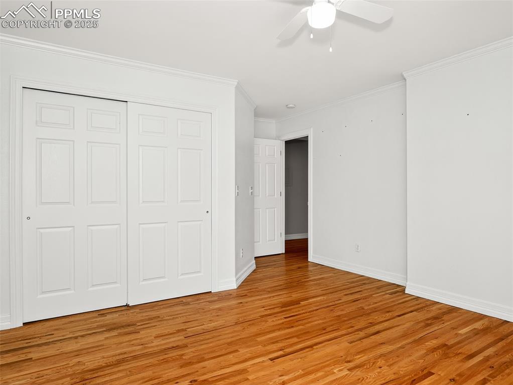 Image 45 of 50: Bedroom