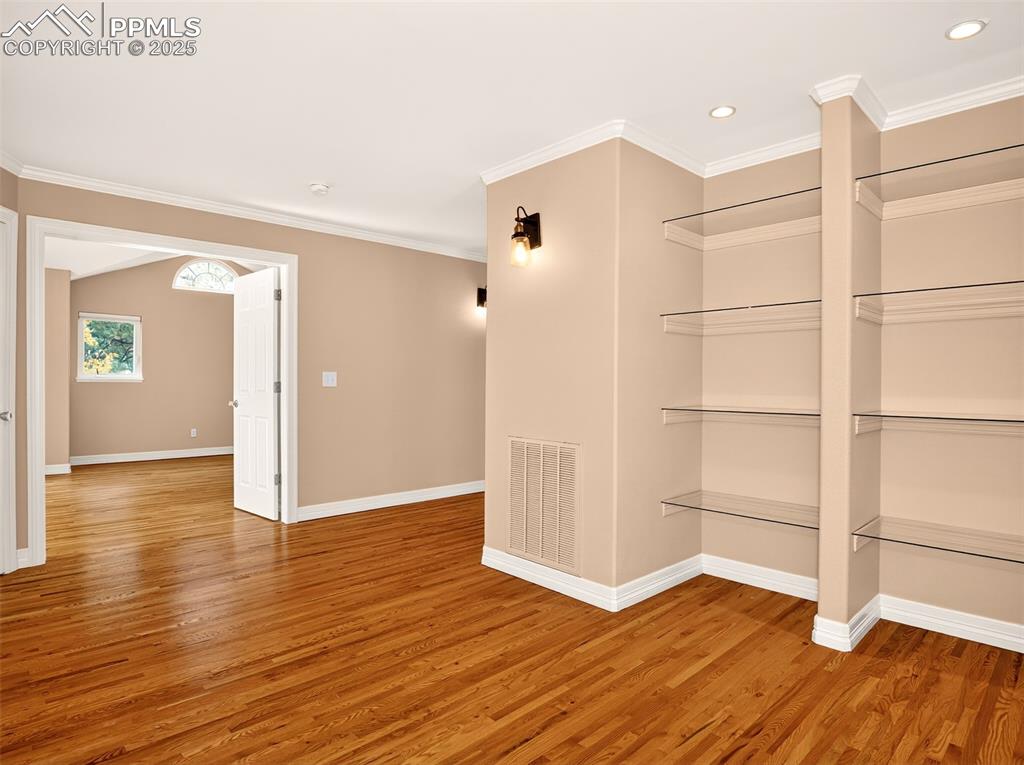 Image 48 of 50: Loft