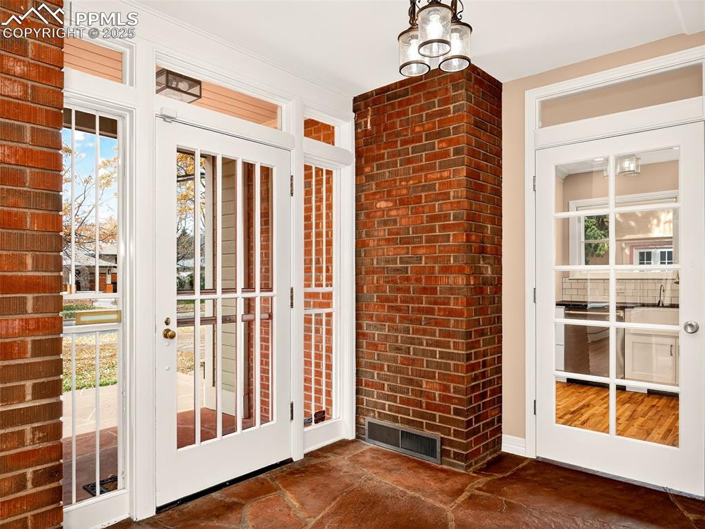 Image 6 of 50: Entry