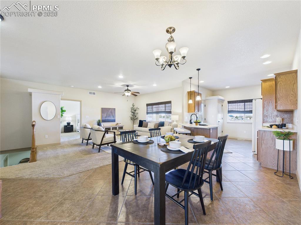 Image 14 of 50: Dining Area